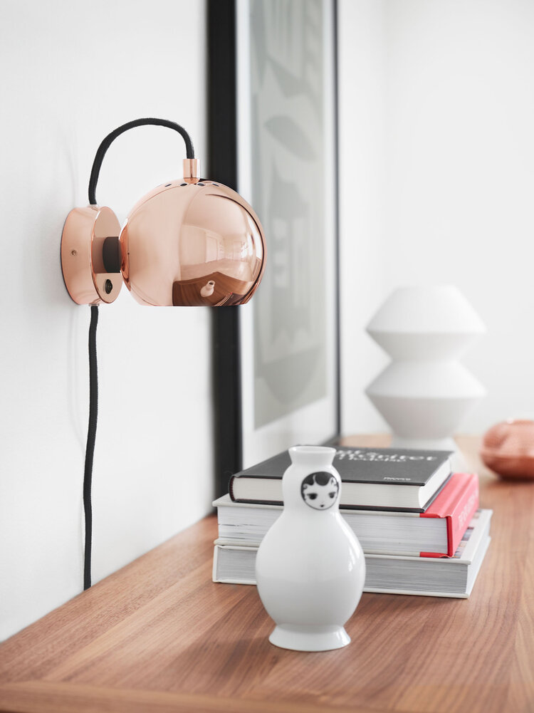 Ball-wall-lamp-copper-glossy—lifestyle-Braedstrup-4750